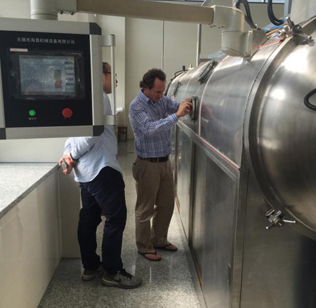 哥倫比亞客戶來訪我公司中試真空帶式干燥機